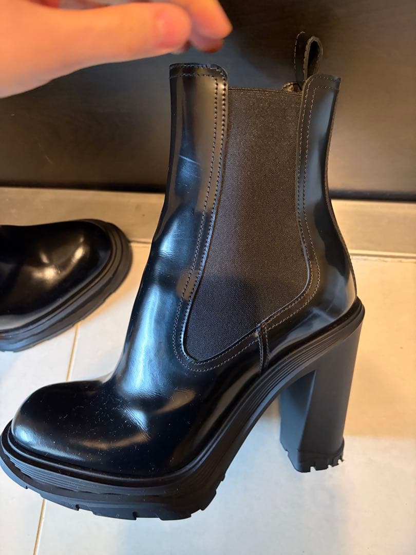 Alexander McQueen ブラックチェルシーブーツ