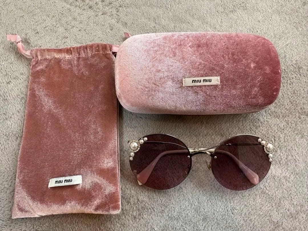 miu miu マニエール パール付きラウンドサングラス