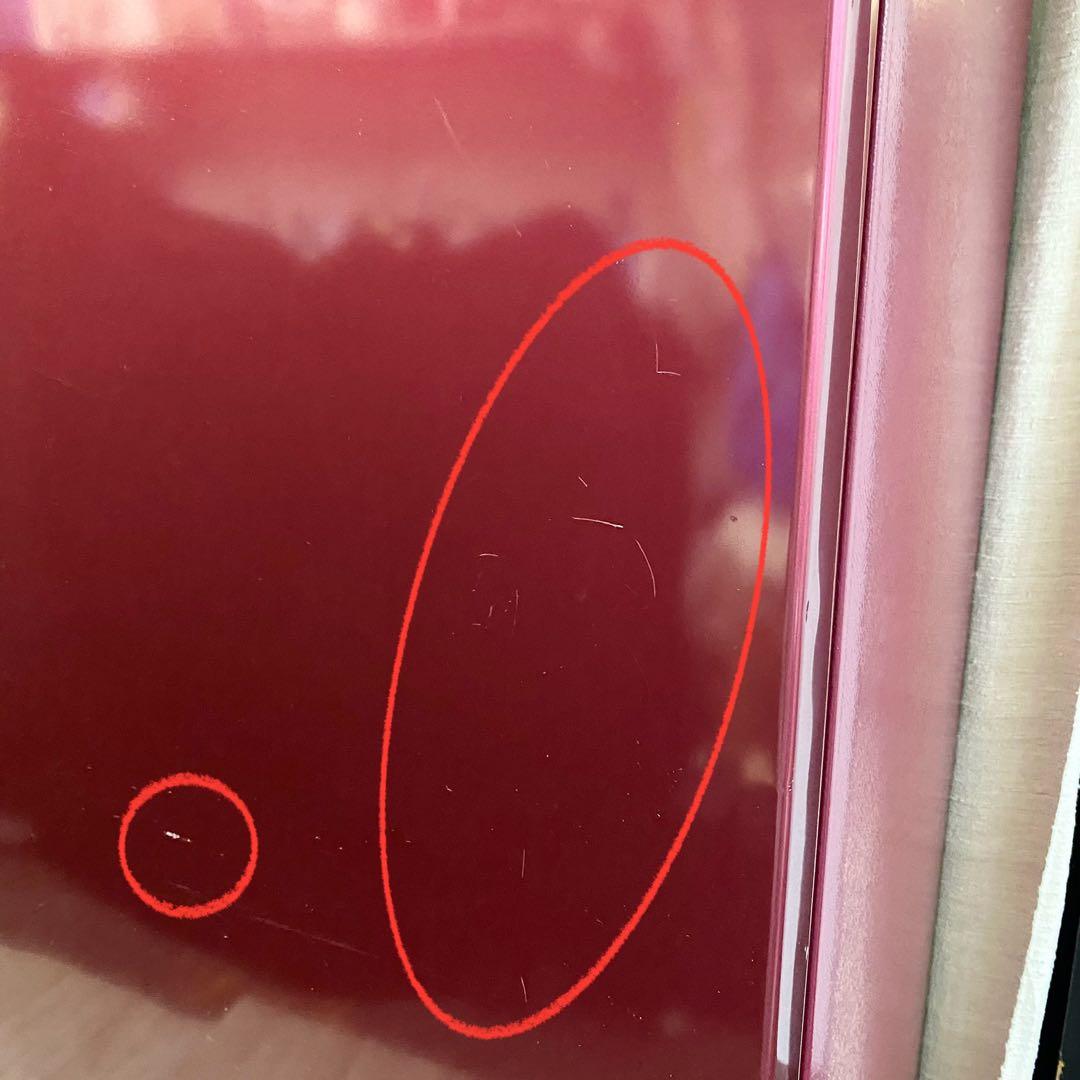 かたちはシンプルなのにワインレッドの派手さがイイ！2ドア冷凍冷蔵庫184L