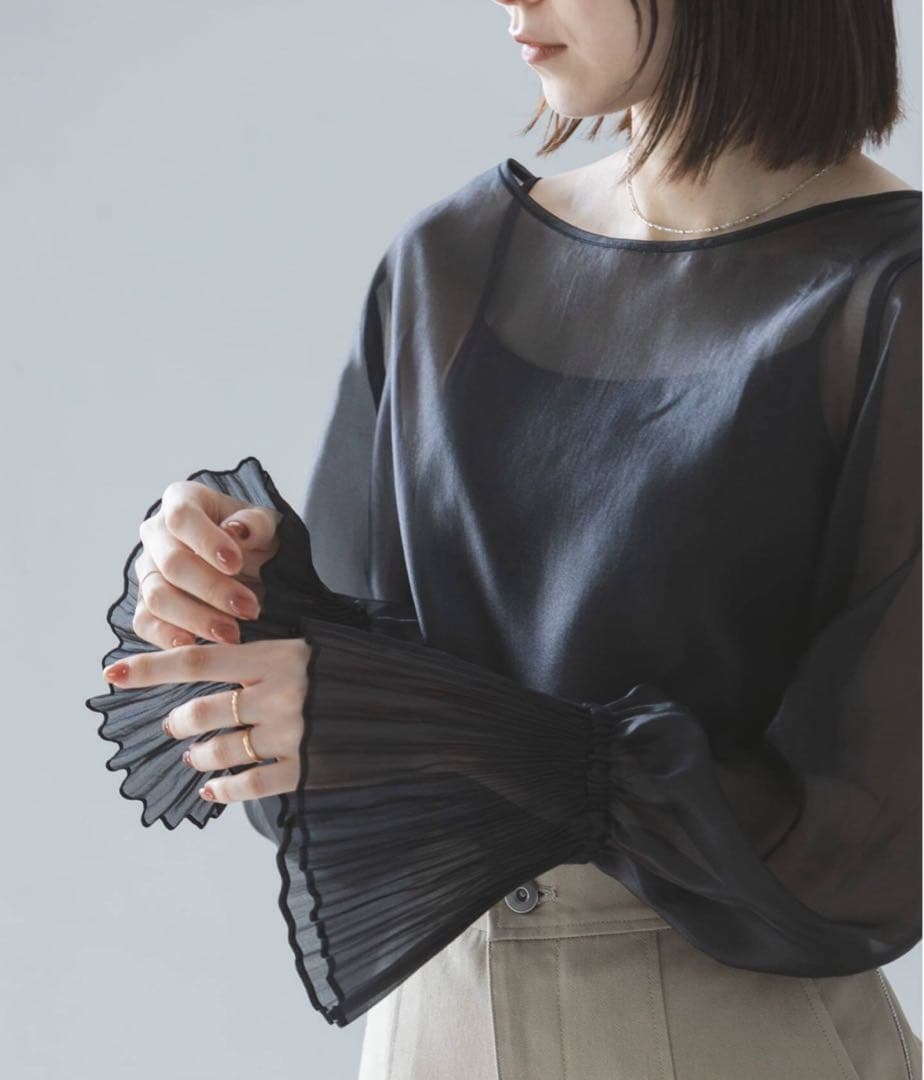 2025 aw noble ノーブル パールシアープリーツカフスブラウス 黒