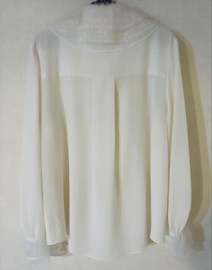 【ほぼ新品】グレースコンチネンタル　グレースクラス　フェザーチュールブラウス