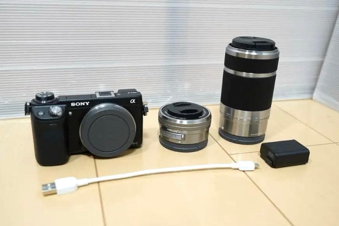 Sony 名機 NEX-6(中古)とダブルズームレンズキット(新品同様)