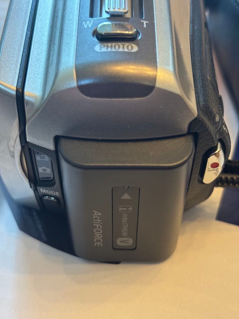 【美品】SONY HDR-CX560V ハンディカム ビデオカメラ シルバー