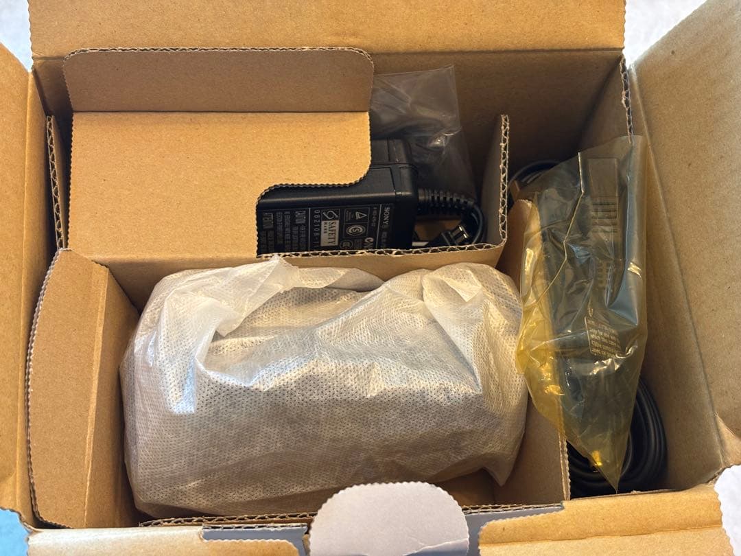 【美品】SONY HDR-CX560V ハンディカム ビデオカメラ シルバー