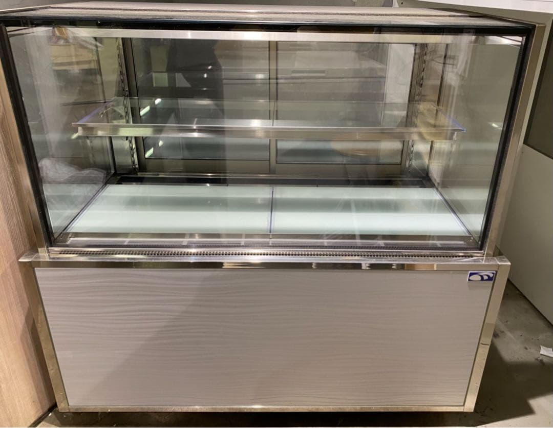 大型ショーケース冷蔵庫 シルバー 2段棚付き
