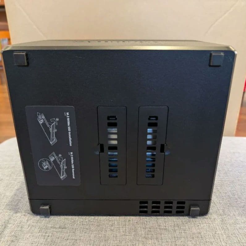 Synology DS918+ NAS 4ベイ