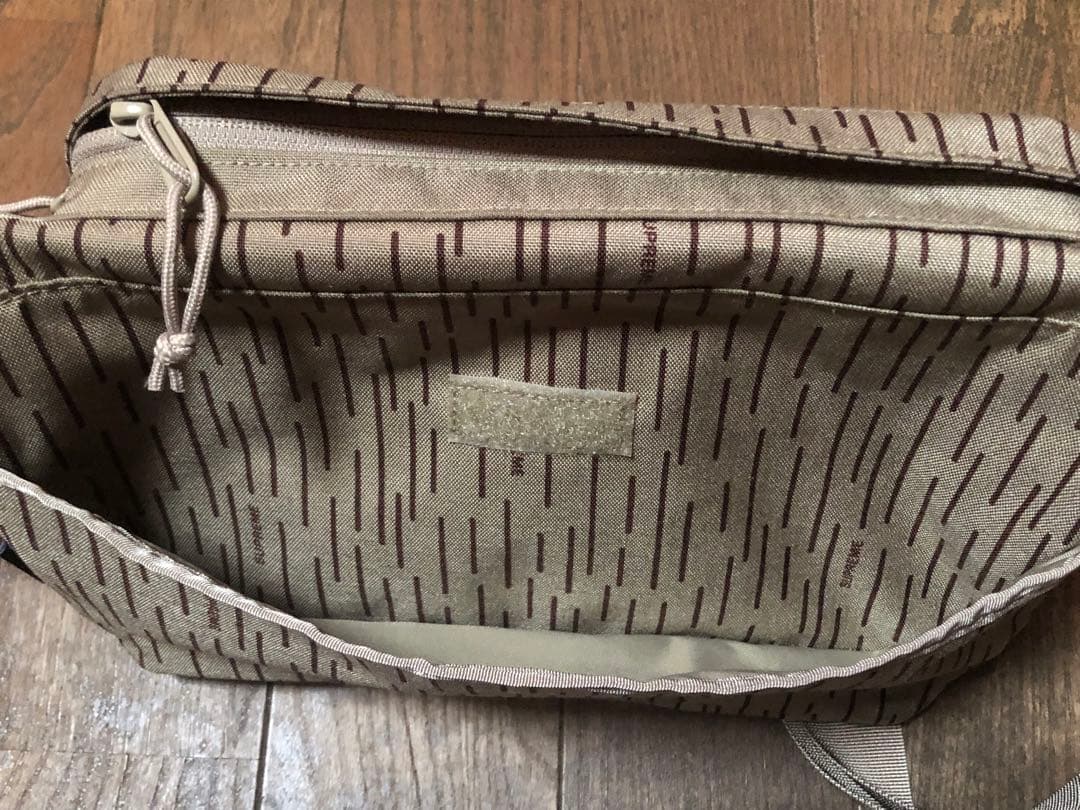 バッグ Supreme 24FW Messenger Bag Tan Raindrop