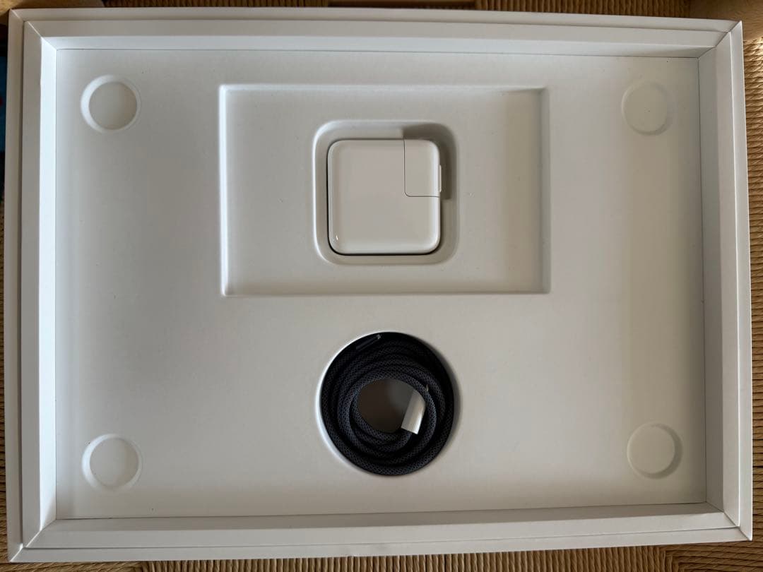 MacBook Air 2022 16GB 256GB 未使用に近い