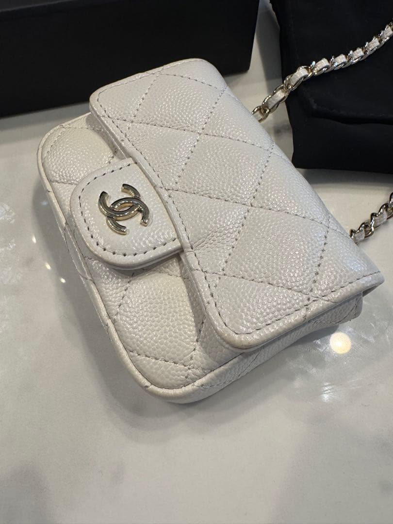 CHANEL ホワイト レザー ショルダーバッグ