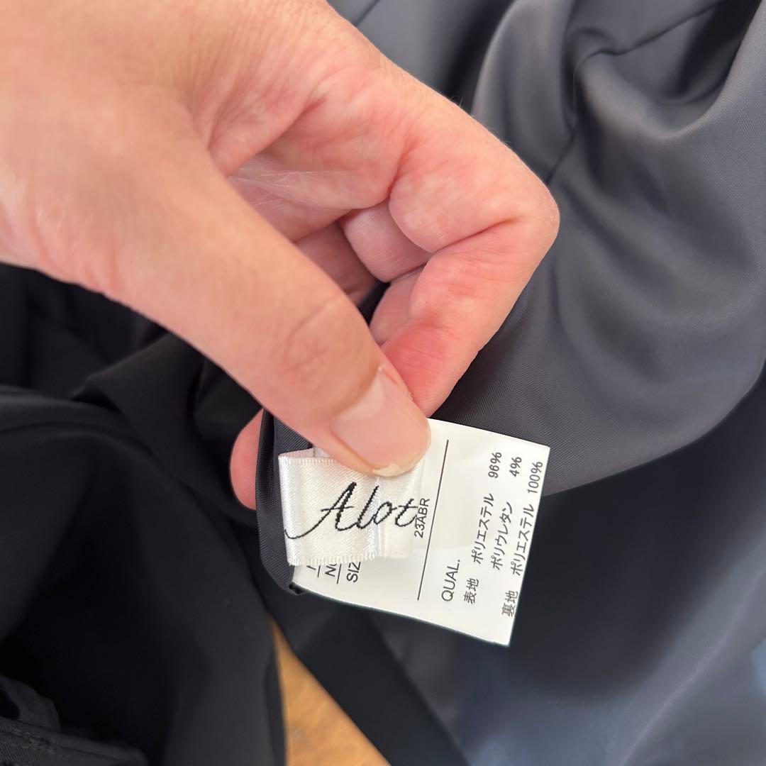 極美品！大きいサイズ23号Alottaネイビー　Vネックノーカラーパンツスーツ