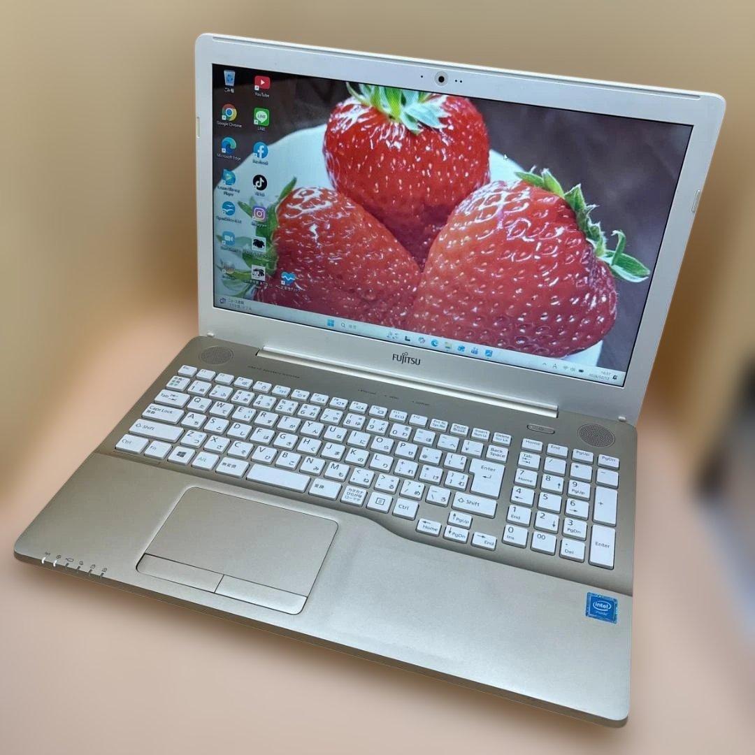 富士通 LIFEBOOK！大画面薄型ノートパソコンカメラ付Windows11
