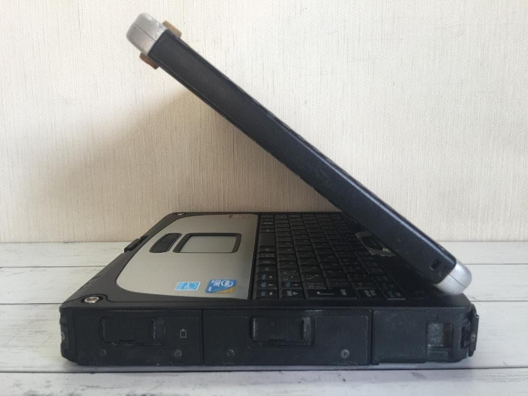 TOUGHBOOK CF-19 落下や衝撃、水、埃に強い　堅牢なノートパソコン1