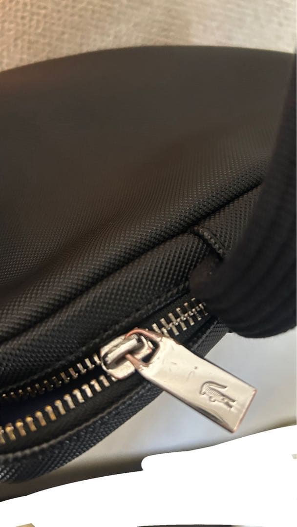 現行モデルラコステ メンズクラシック バーティカルカメラバッグ LACOSTE