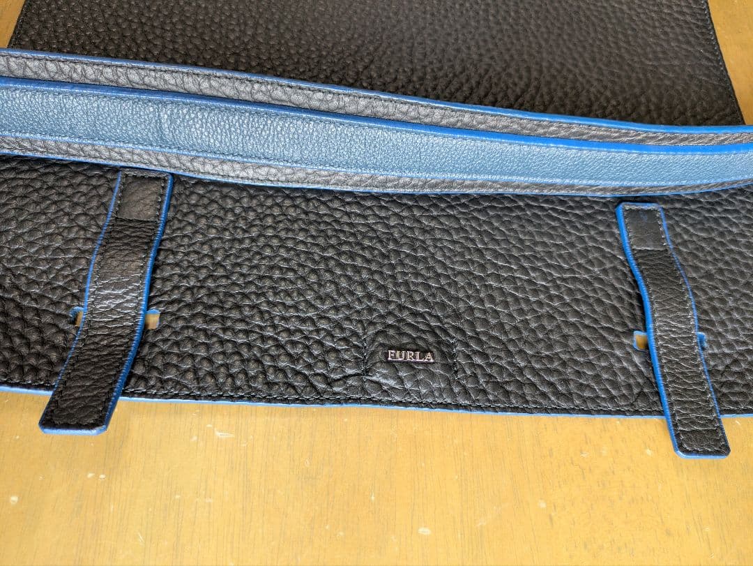 極美品✨FURLA ショルダーバッグ　クロスボディ　大容量　ブラック　レザー