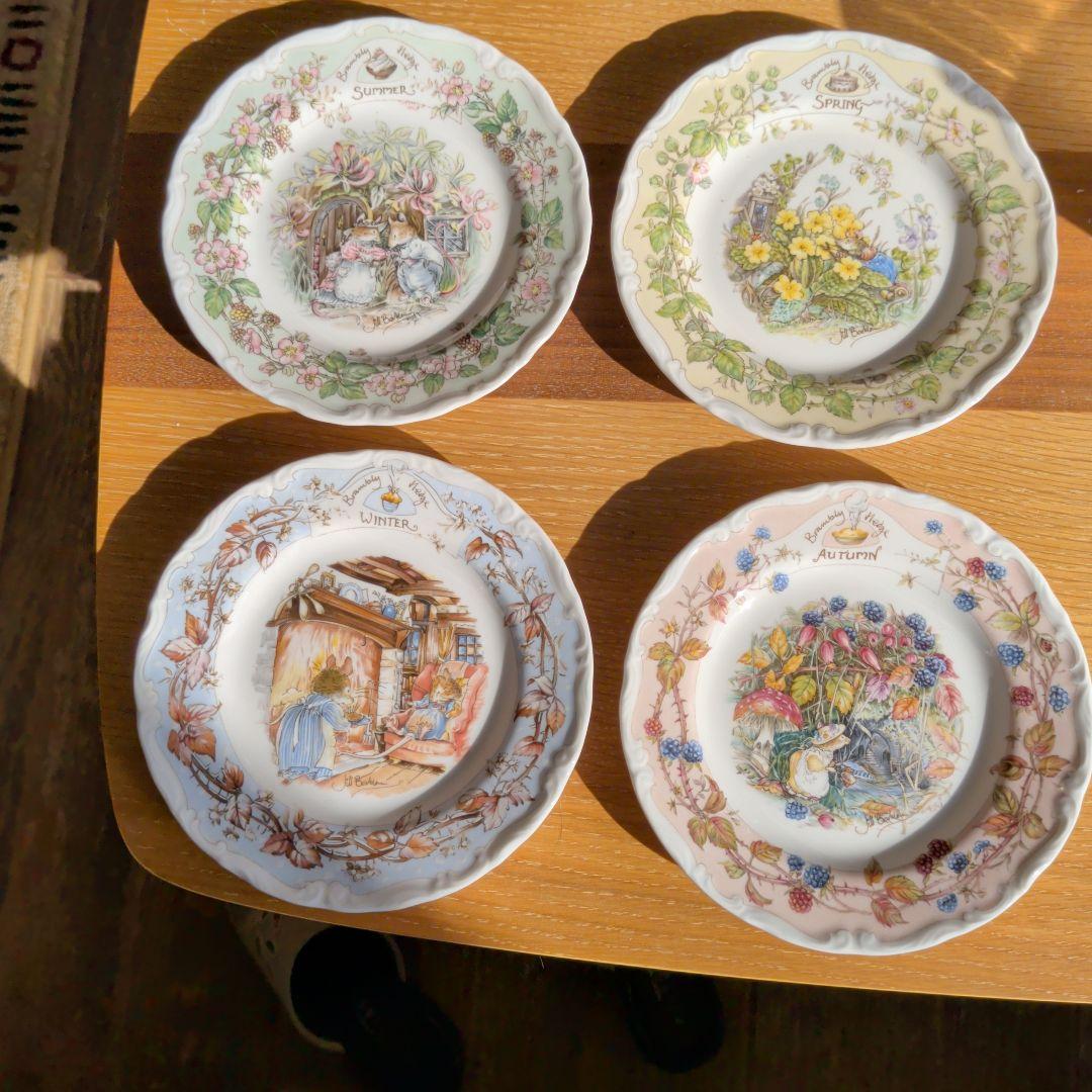 四季のデザイン 陶器の皿 4枚セットロイヤルドルトン
