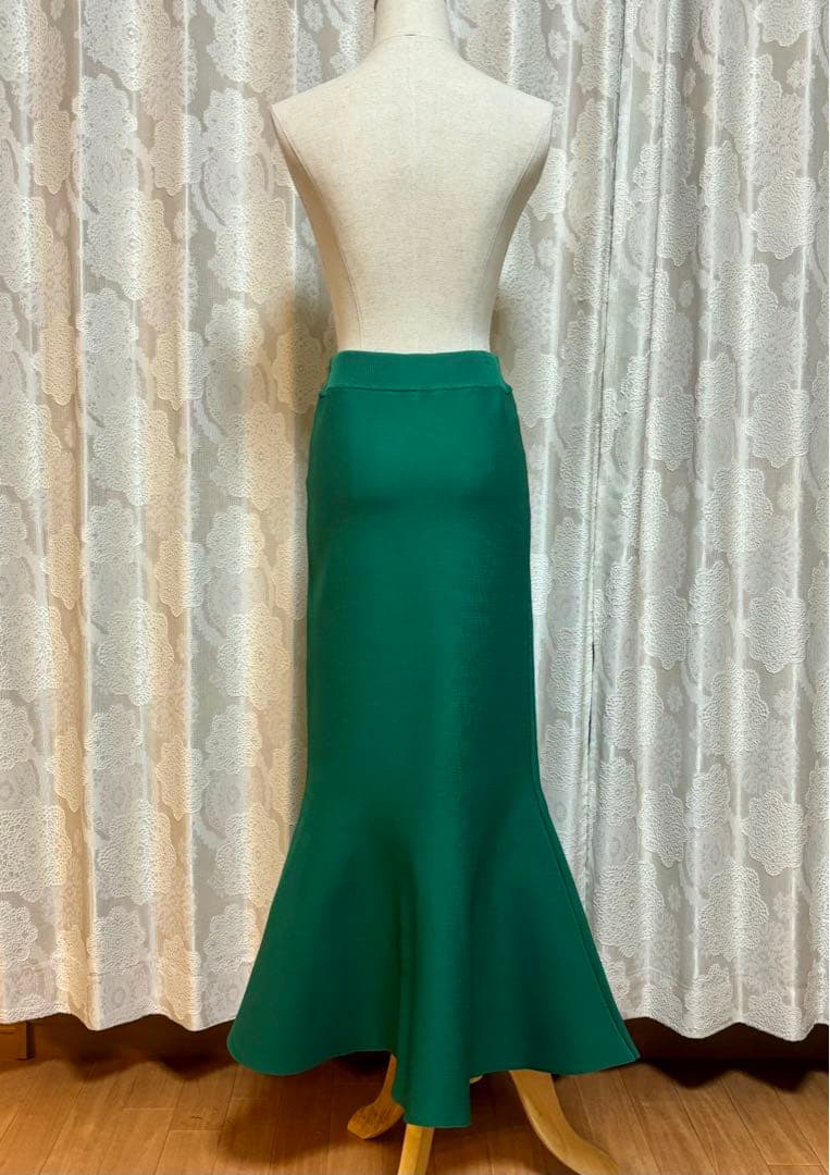 新品・未使用❣️JENNE 立体マーメイドニットスカート　グリーン　Ｍ