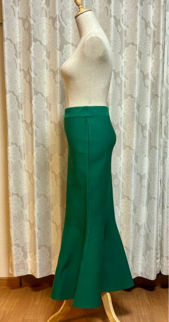 新品・未使用❣️JENNE 立体マーメイドニットスカート　グリーン　Ｍ