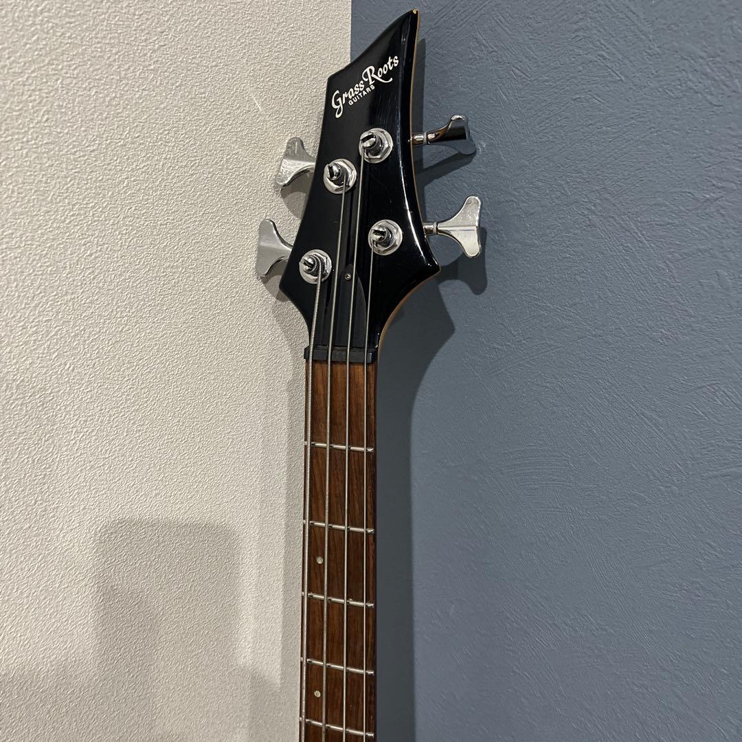 GrassRootsブラック エレキベース （肩ベルト・ソフトケース・コード付）