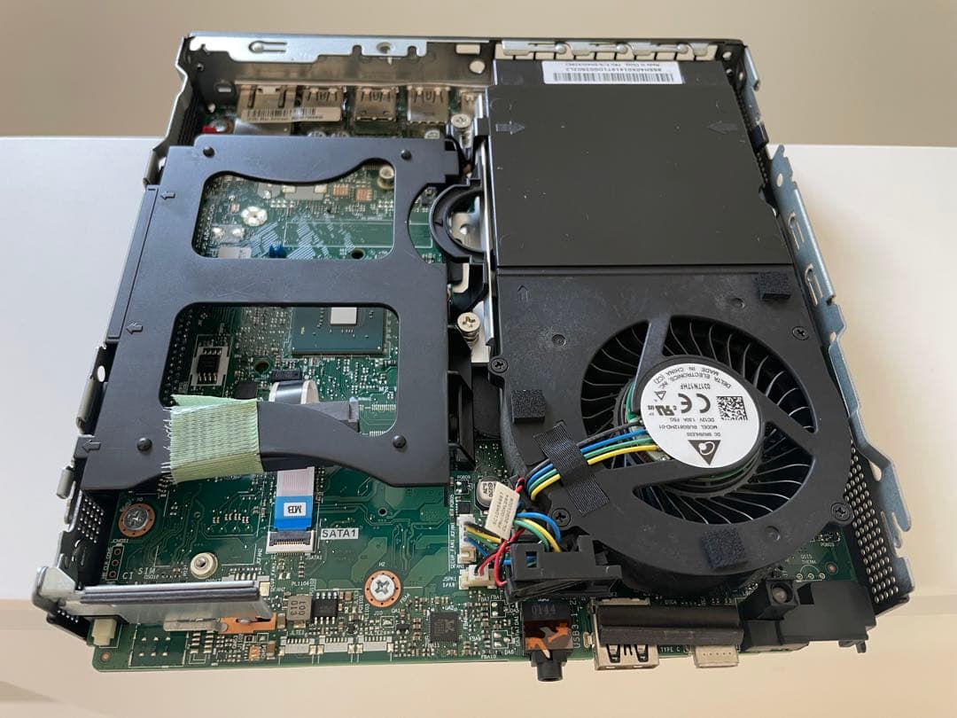 美品 Lenovo ThinkCentre M70q i3 第10世代 ミニPC