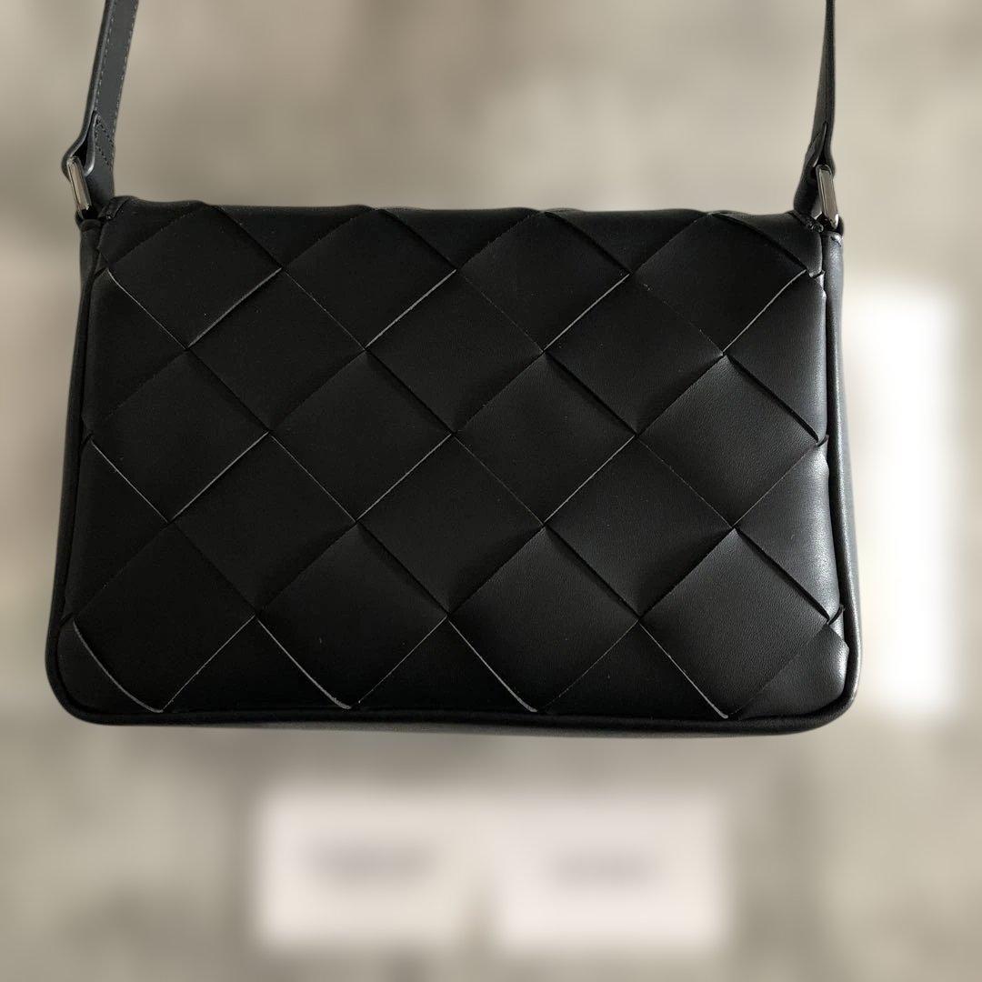 INTREX ブラック キルティング ショルダーバッグ　ボッテガ