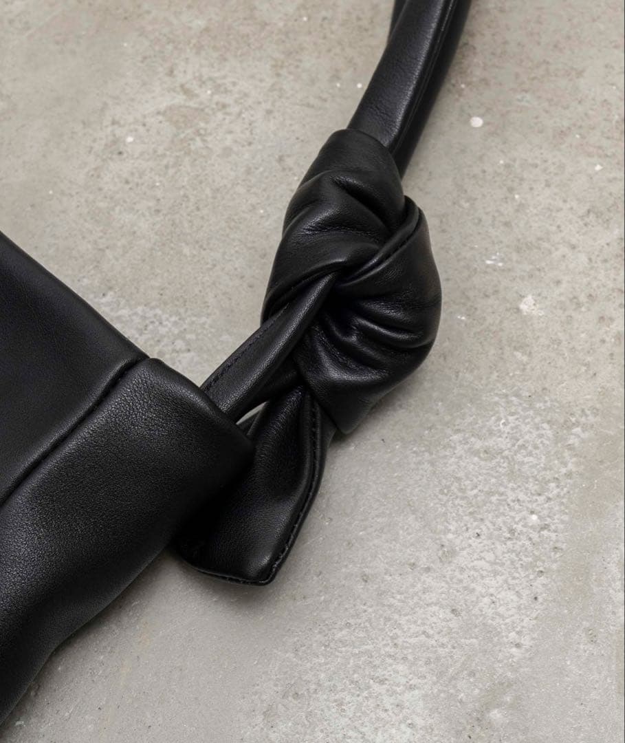 MAISON SPECIAL メゾンスペシャル レザーショルダーバッグ