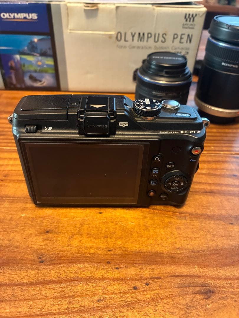 OLYMPUS PEN E-PL2 一式　レザーストラップのおまけ付き