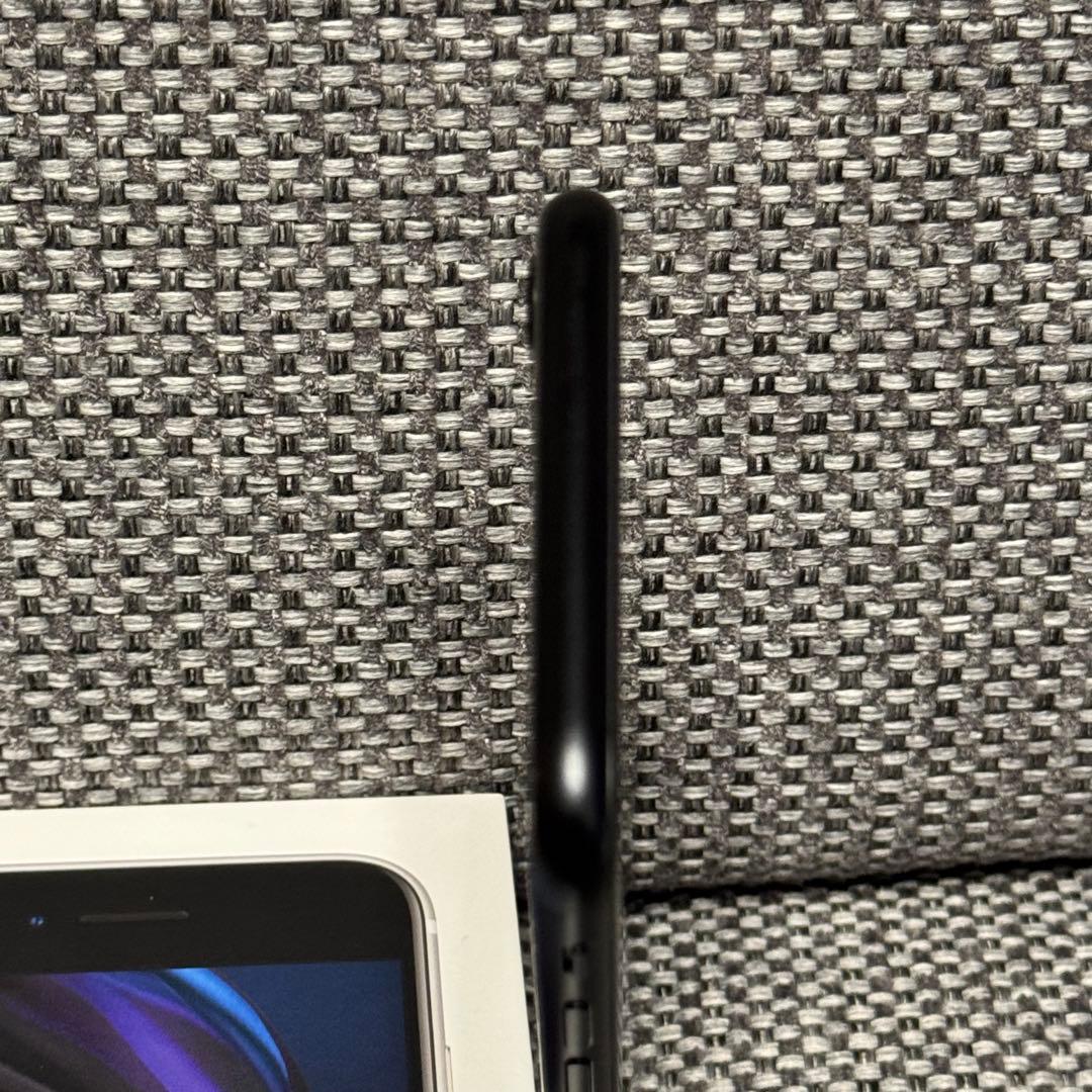 iPhoneSE 第二世代 64GB ブラック　SIMフリー　82%