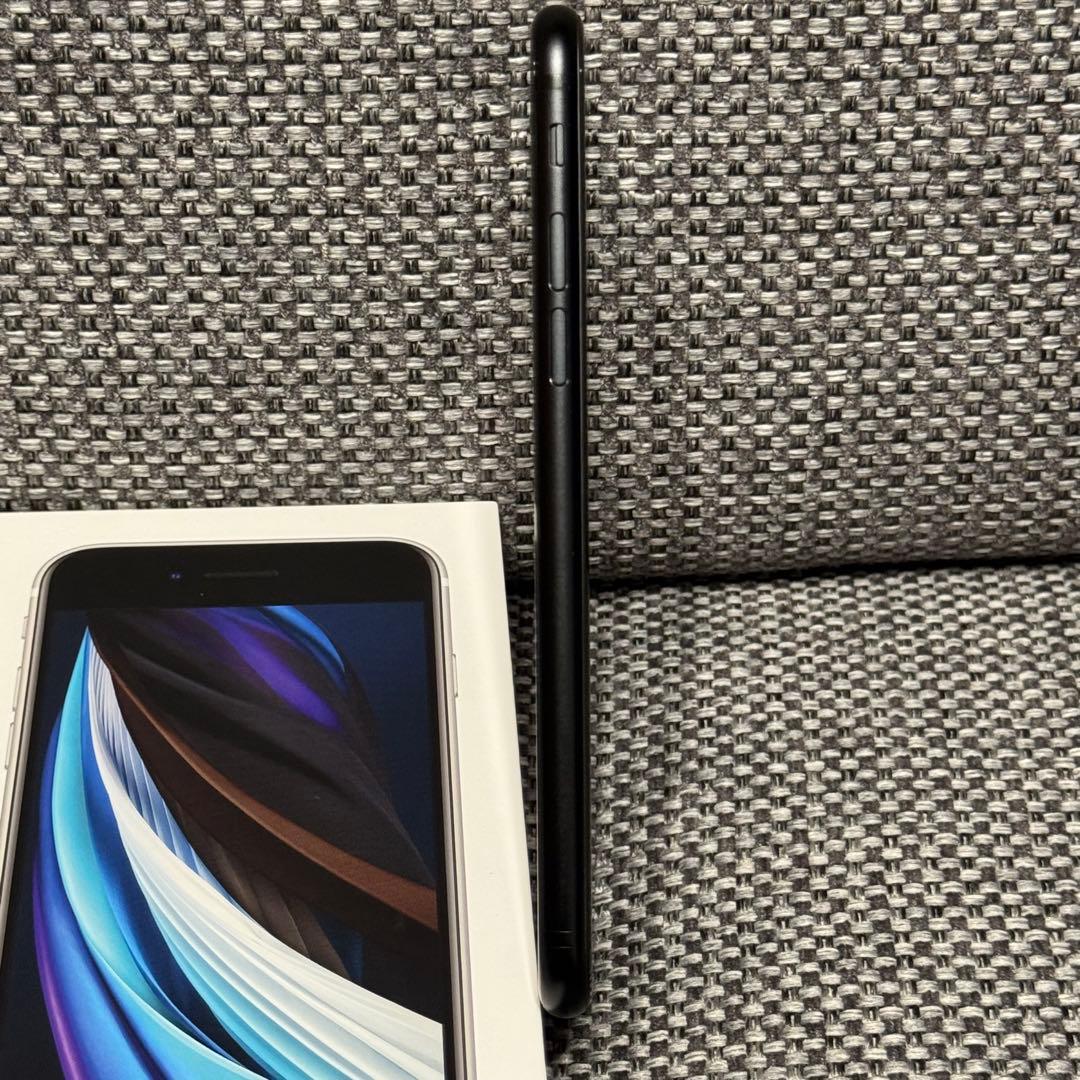 iPhoneSE 第二世代 64GB ブラック　SIMフリー　82%