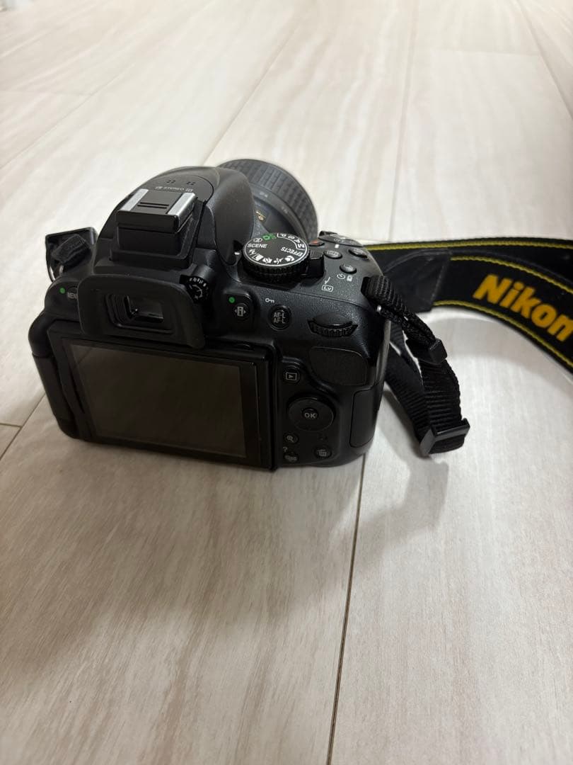 NikonのD5200 デジタル一眼レフカメラ、2レンズ18-55と55-300