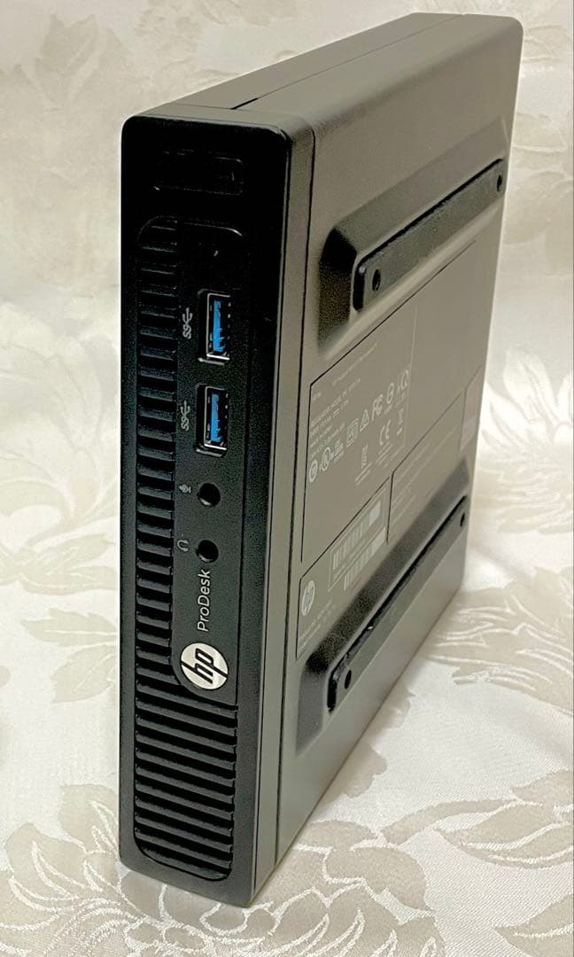 HP ProDesk 400 G2 Mini PC とACアダプタ