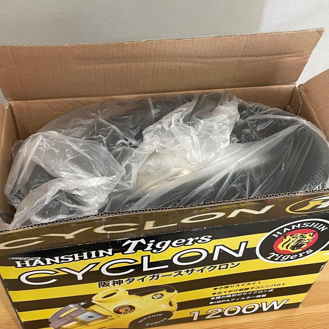 阪神タイガースサイクロン掃除機　1200W 強力吸引掃除機