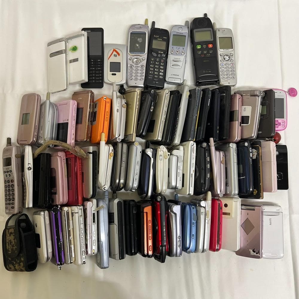 個◆ガラケー約65台まとめ売り ジャンク 携帯 部品取り 約8㎏ 01006