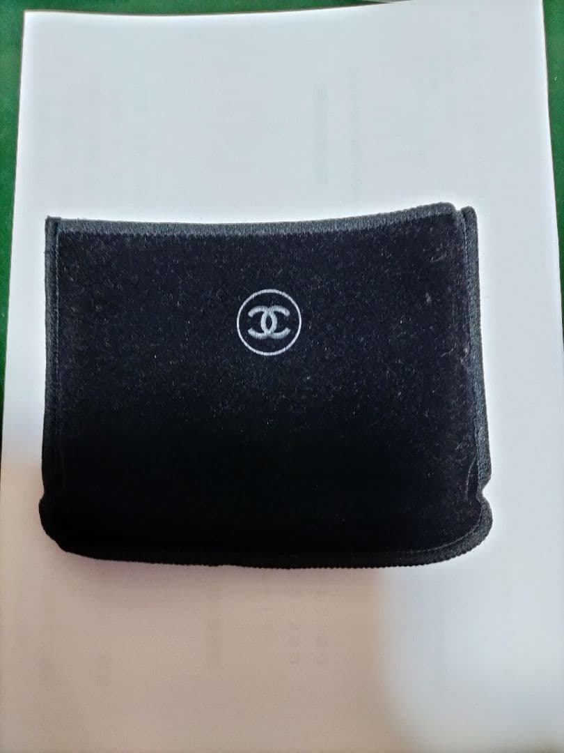 CHANEL　ウルトラルタンコンパクト 20 ファンデーション