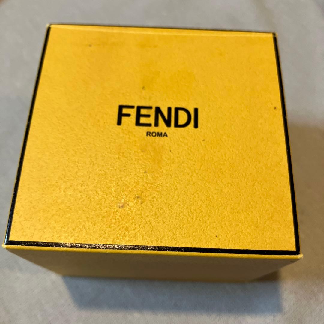【保証書・箱・リボン付き】FENDI ピアス　オーロック