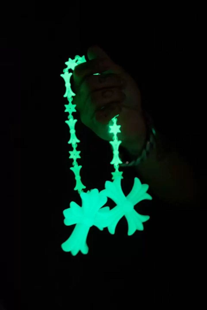 バカデカFAKE HEARTS 蓄光グリーン十字架 クロスネックレス