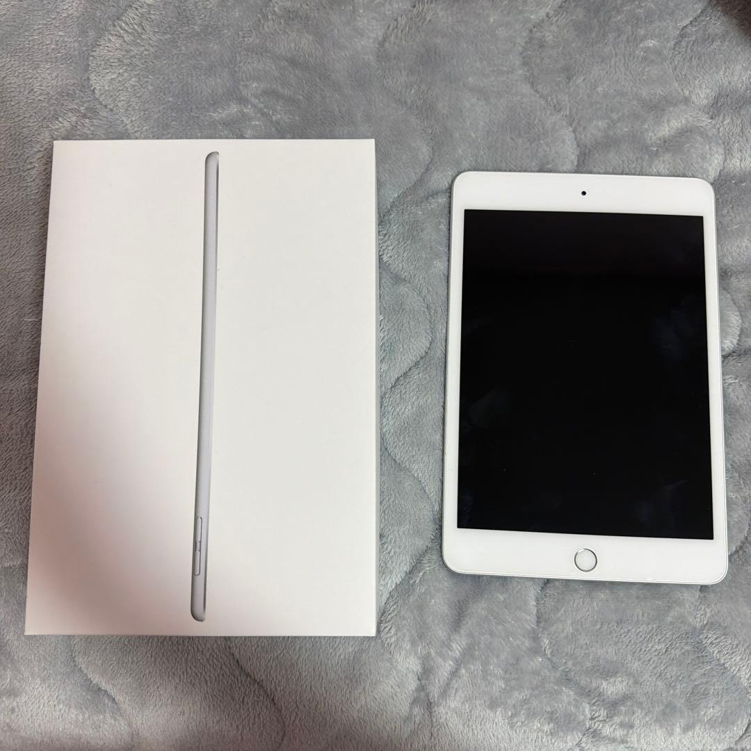 Apple iPad シルバー 本体 箱付き　第五世代