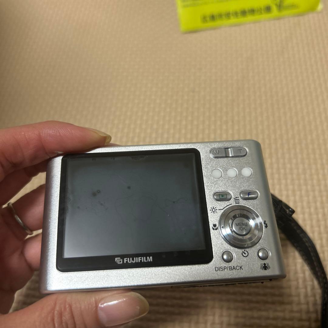 ジャンク　FUJIFILM FinePix Z3