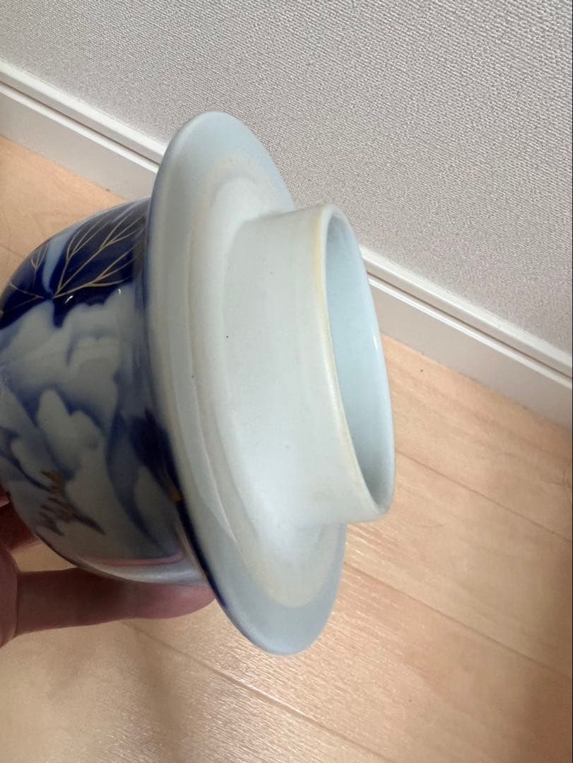 深川製磁　染付金彩牡丹紋　沈香壺　飾壺蓋付　宮内庁御用達