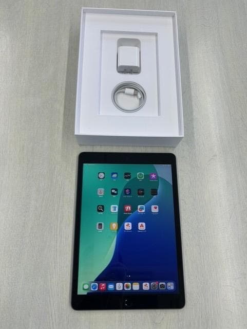 美品 iPad 第9世代 10.9インチ 64GB Wi-Fi　バッテリ100％