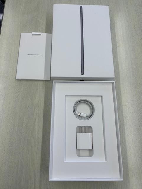 美品 iPad 第9世代 10.9インチ 64GB Wi-Fi　バッテリ100％