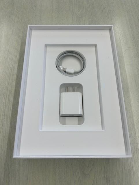 美品 iPad 第9世代 10.9インチ 64GB Wi-Fi　バッテリ100％