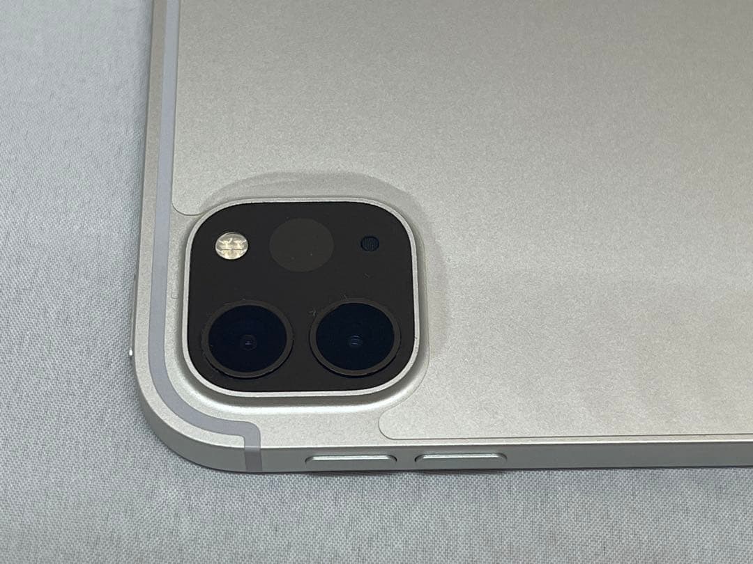 iPad Pro 11 第3世代　セルラー 128GB シルバー＋純正キーボード