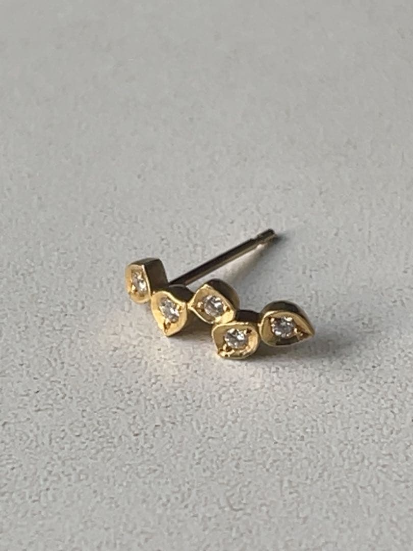 お値引き中　giclat 5粒ピアス 1個SEED シリーズ