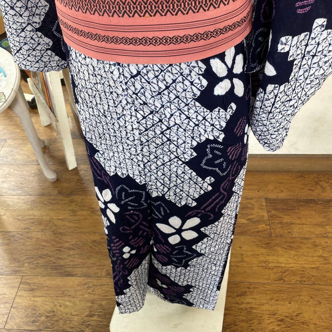紺色花柄浴衣有松絞り