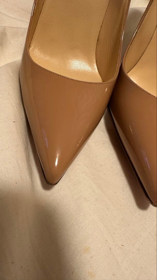 Christian Louboutin ルブタン kate ベージュ