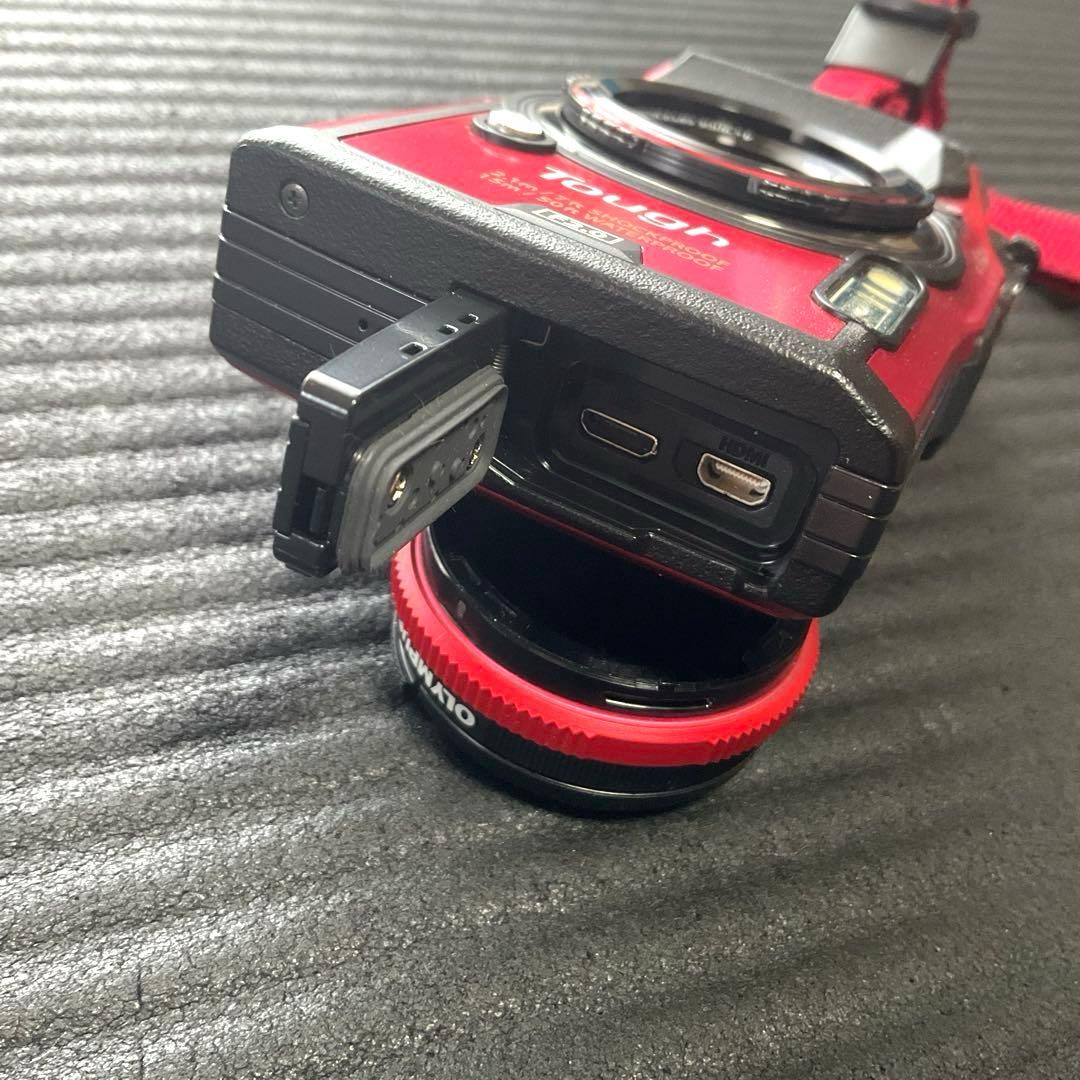 【OLYMPUS オリンパス TG-5 カメラ レッド】オプションパーツ付