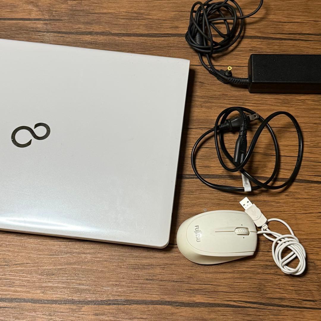 Fujitsu LIFEBOOK AH42/W ホワイト