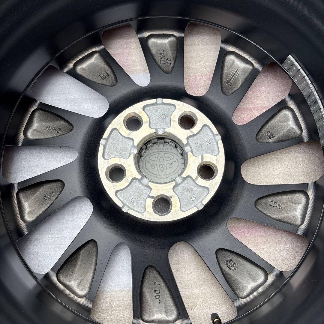 値下！［2/4本目］新車外しトヨタ新型ヴォクシーS-Zハイブリッドホイールタイヤ