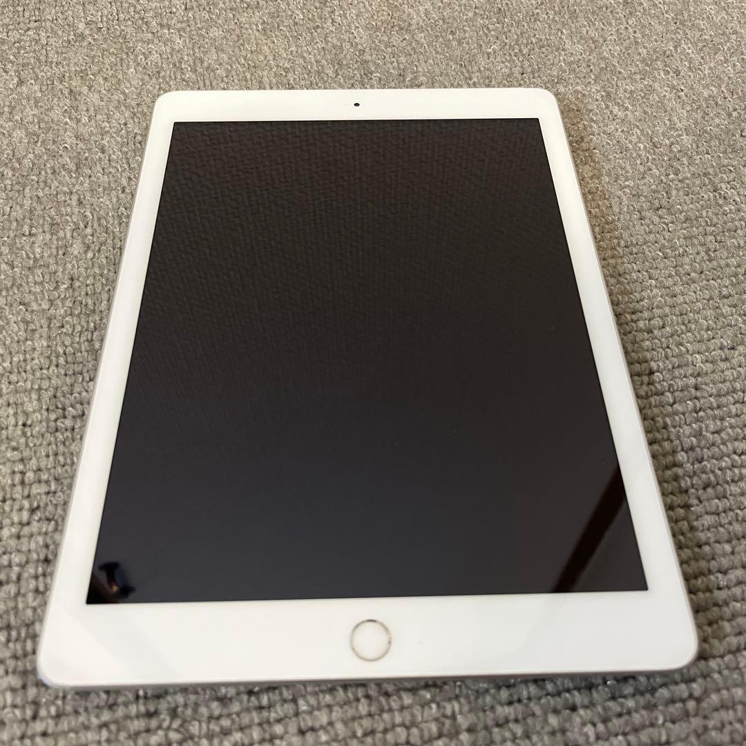 Apple iPad 第5世代　128GB シルバー