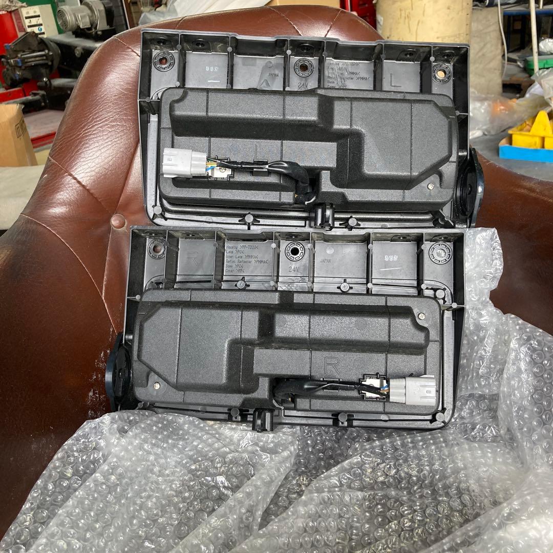 小糸製　テールランプ　新車はずし